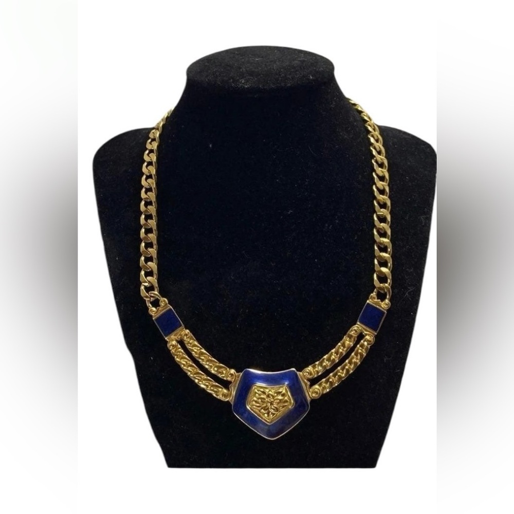 Beautiful Trifari Tm goldTone blue accents